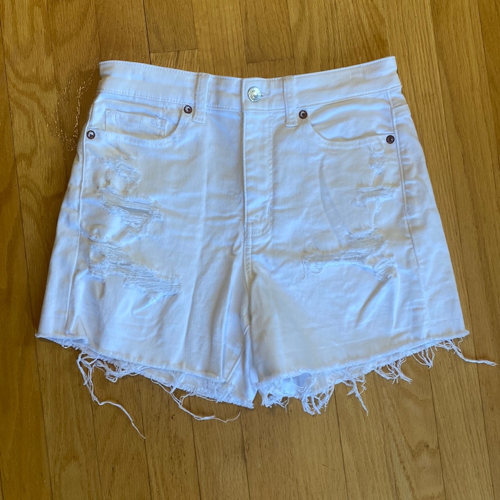 NWOT American Eagle white Mom Shorts sz 2